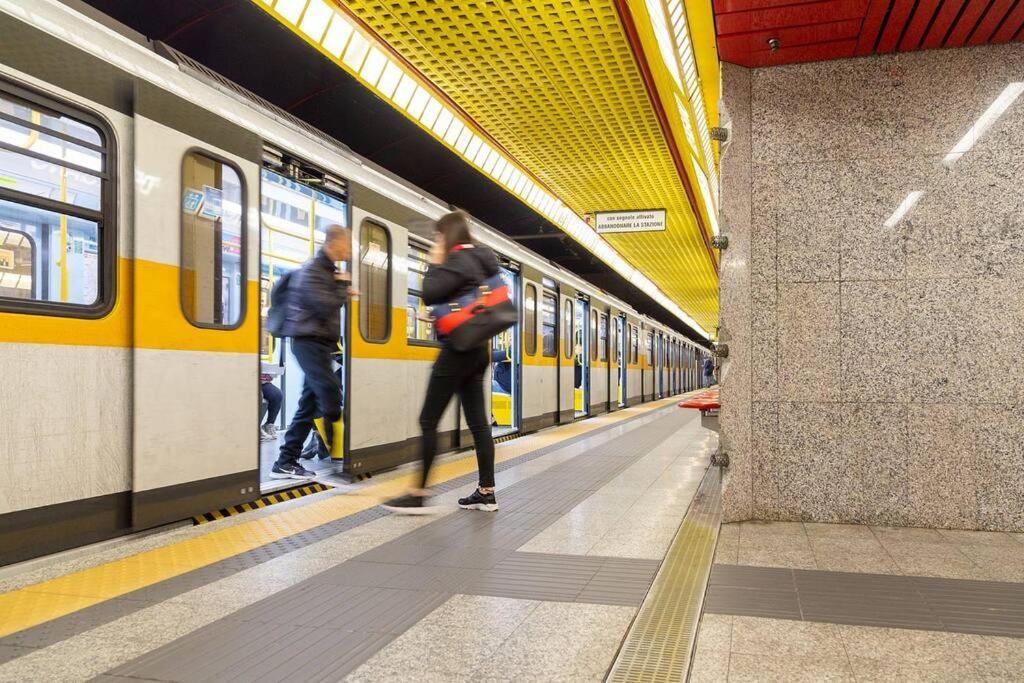 Appartamento - Stazione Centrale ミラノ エクステリア 写真